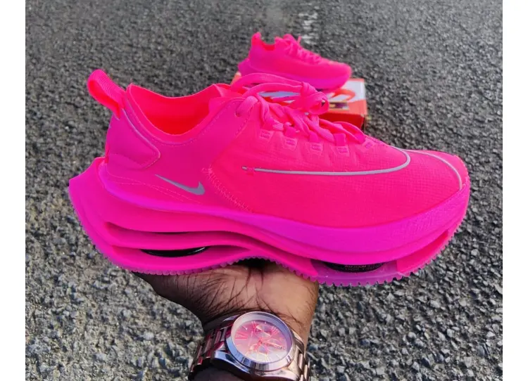 ZOOM SUR LA NIKE ZOOM DOUBLE STACKED ZOOM SUR LA NIKE ZOOM DOUBLE STACKED